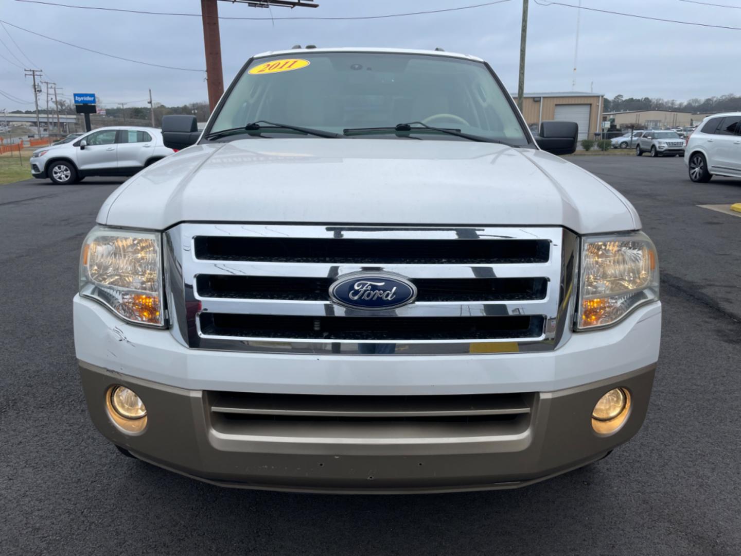 2011 White Ford Expedition (1FMJU1H56BE) with an V8, Flex Fuel, 5.4 Liter engine, Automatic, 6-Spd w/Overdrive transmission, located at 8008 Warden Rd, Sherwood, AR, 72120, (501) 801-6100, 34.830078, -92.186684 - Photo#2